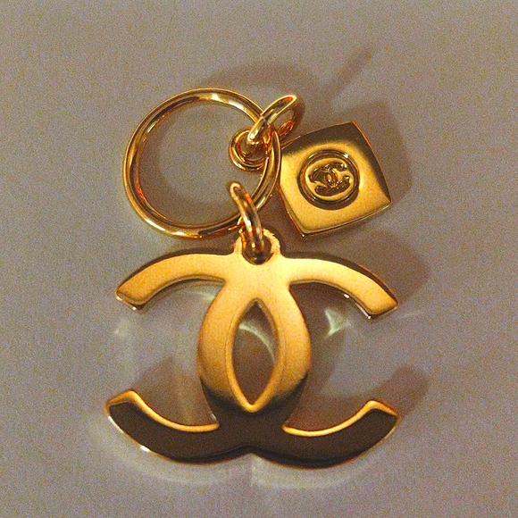 Chanel 2023 Holiday keychain from Japan - Picture 2 of 5